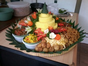 Nasi Kuning Tumpeng